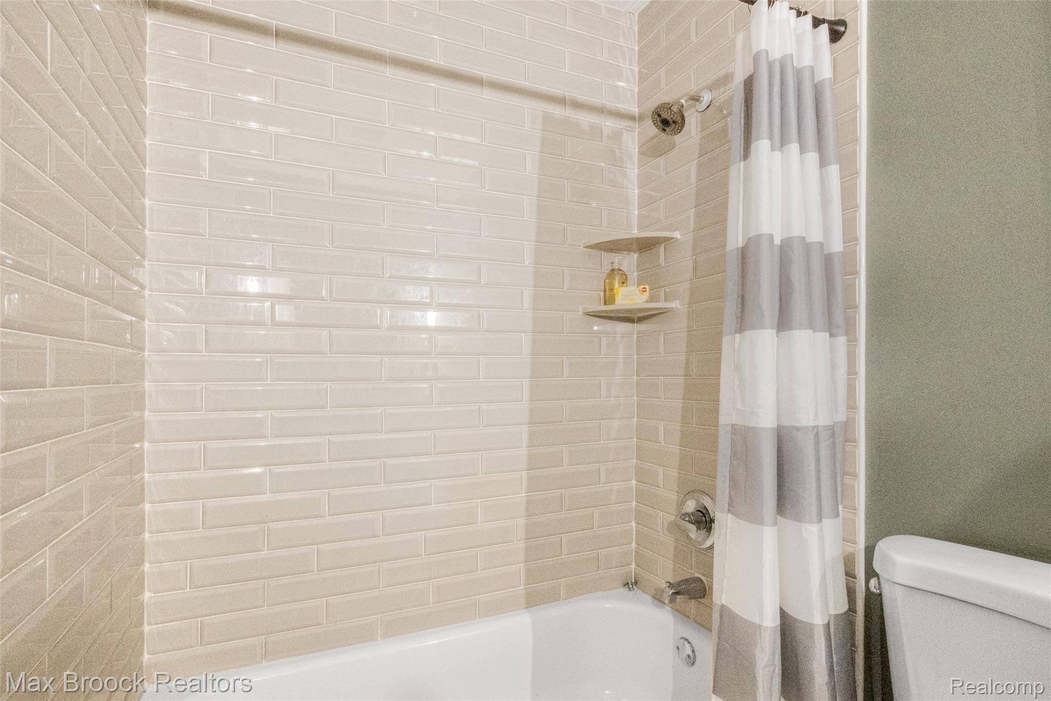 2905 Lahser Road Bloomfield Hills, MI 48304 - Photo 21 of 28 Tiled shower surround featuring light-toned rectangular tiles