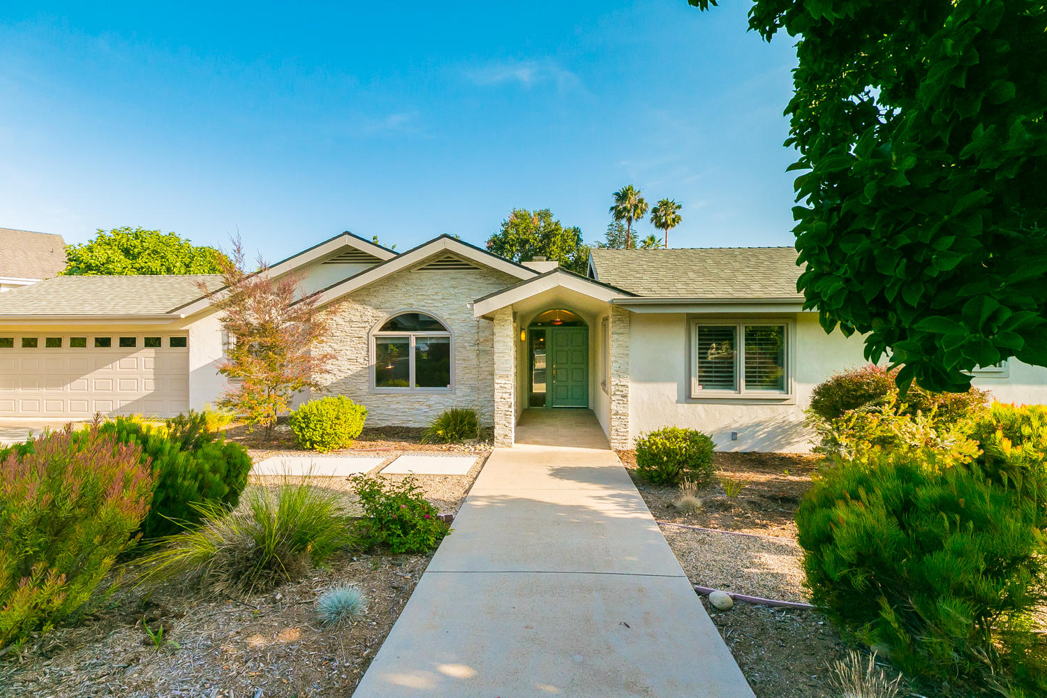 417 Andrew Drive Ojai, CA 93023 - Photo 2 of 31 front view of a house with a yard