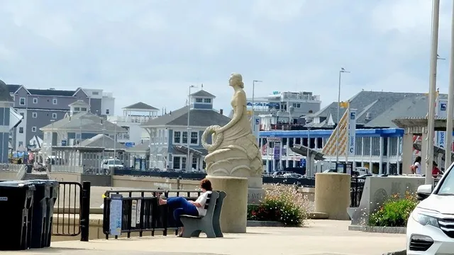 $1,600 | 12 G Street, Unit 45, Hampton, NH 03842