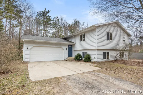$450,000 | 15882 Taylor Street, West Olive, MI 49460