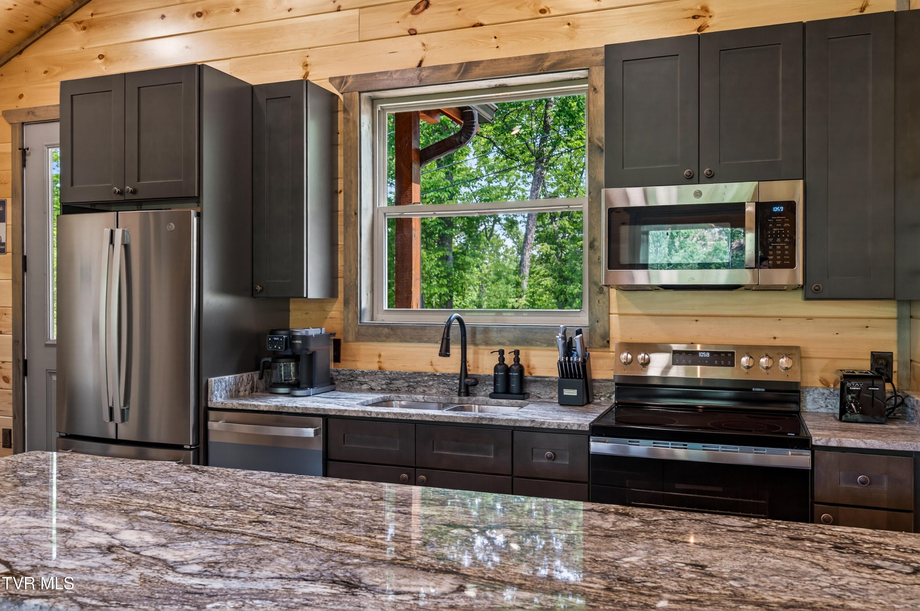 756 Ski View Lane Sevierville, TN 37876 - Photo 5 of 48 DSC_8137