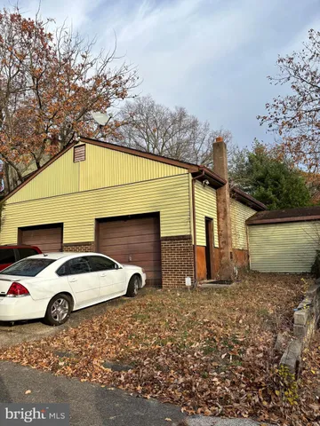 a house view with a backyard space