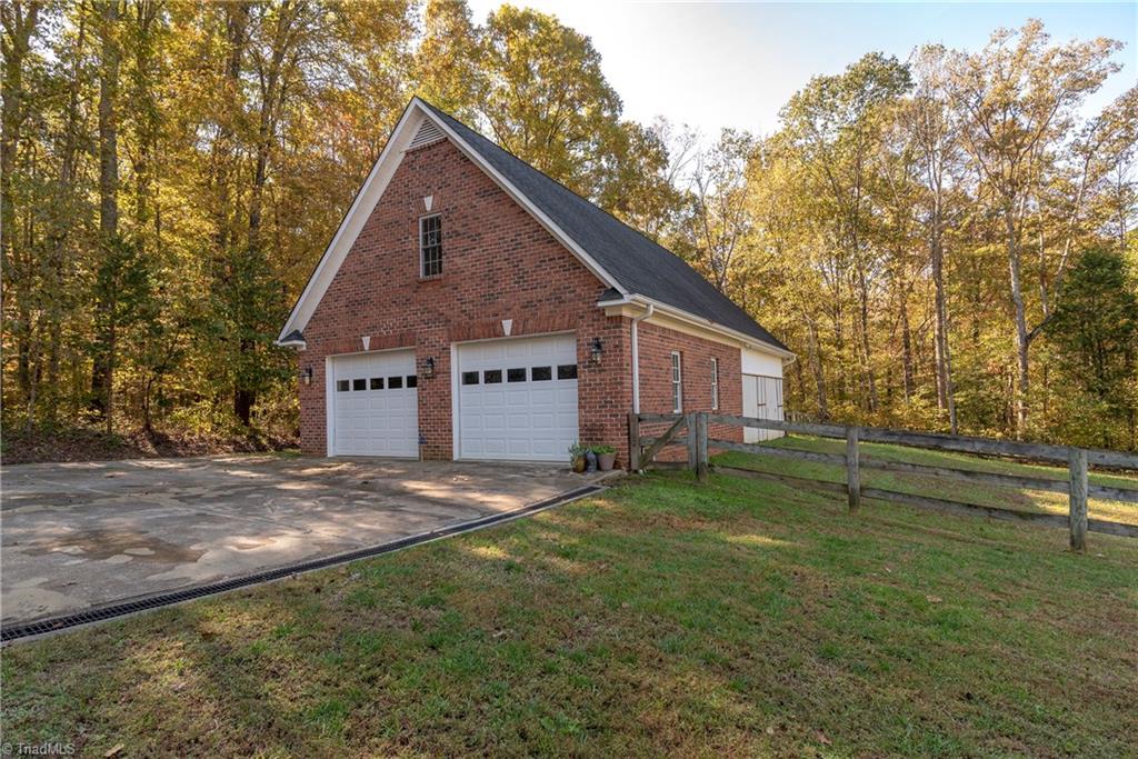 194 Rabbit Field Lane Advance, NC 27006 - Photo 4 of 29 Gallery Image 4