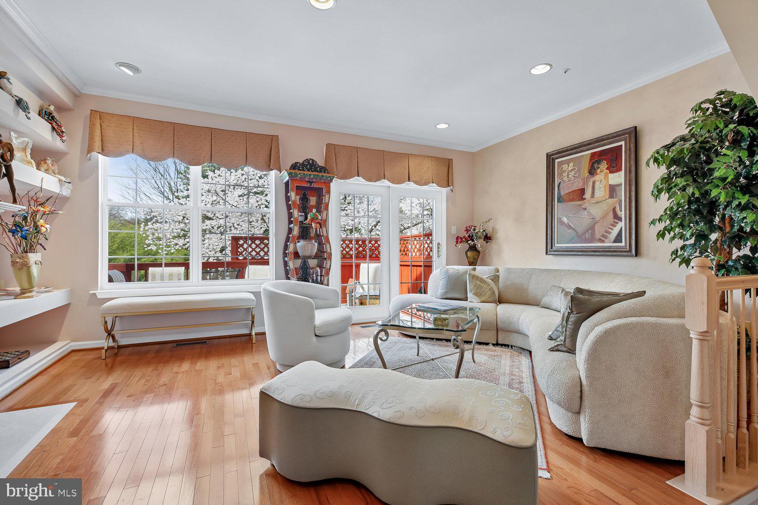 9752 Athletic Way Gaithersburg, MD 20878 - Photo 2 of 47 Living Room