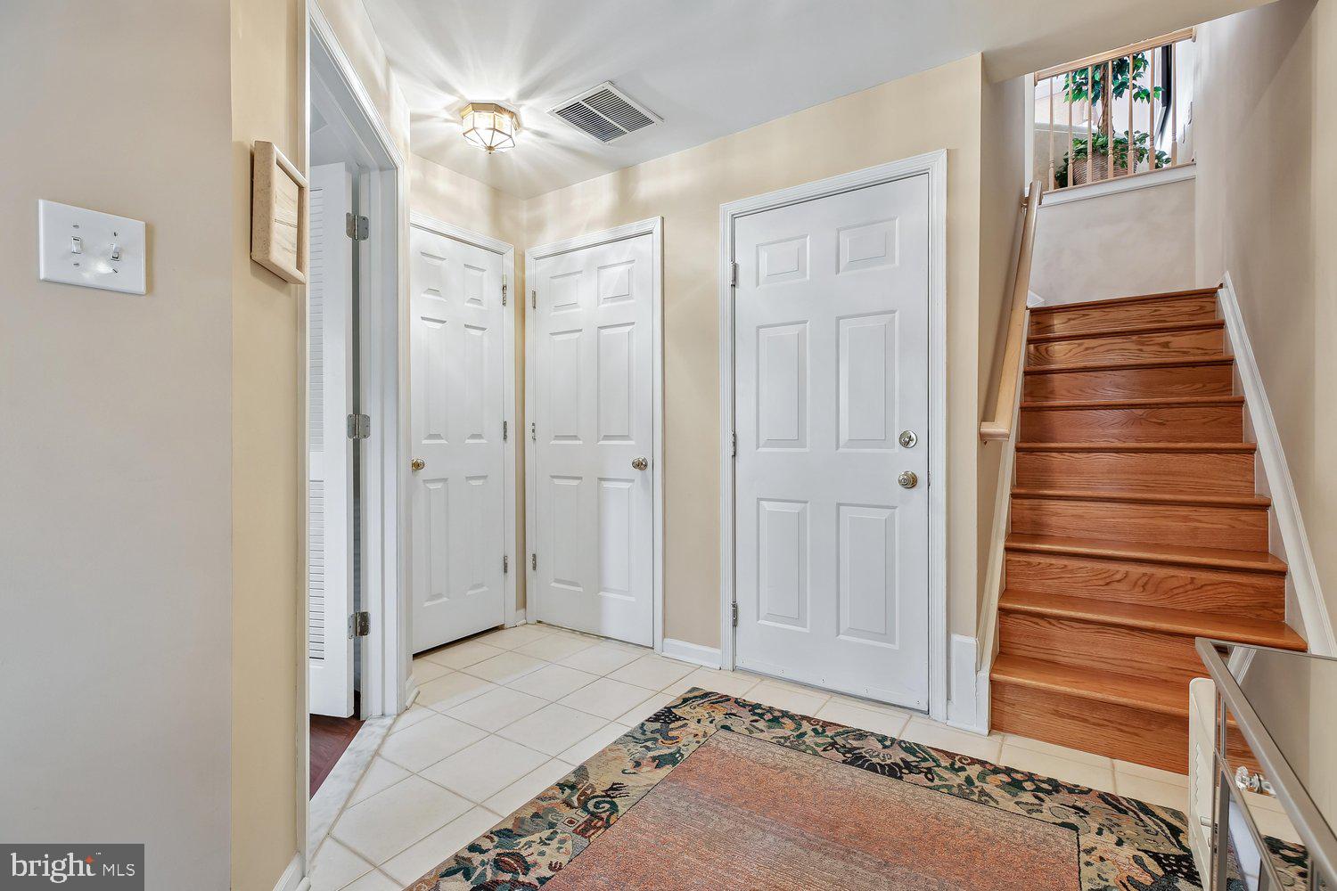 9752 Athletic Way Gaithersburg, MD 20878 - Photo 32 of 47 Foyer