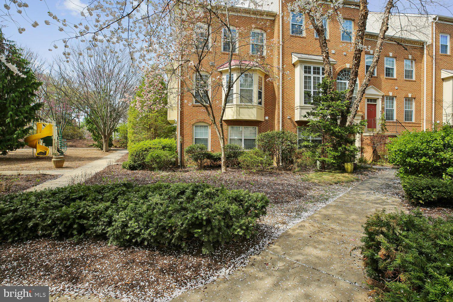 9752 Athletic Way Gaithersburg, MD 20878 - Photo 40 of 47 Front Yard