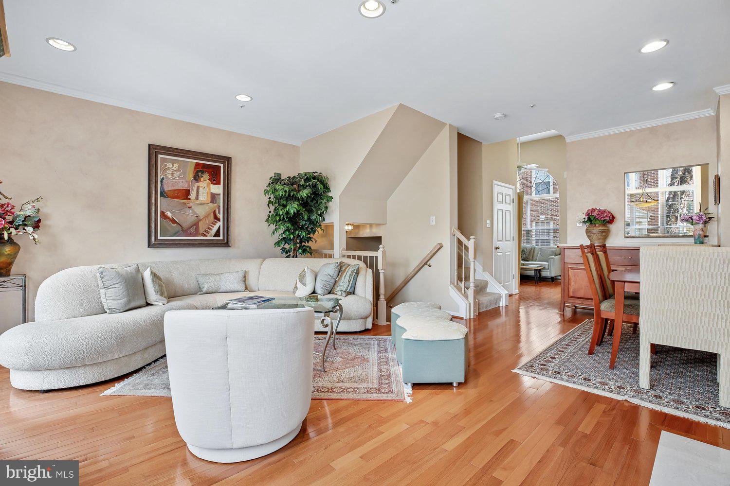 9752 Athletic Way Gaithersburg, MD 20878 - Photo 4 of 47 Living Room