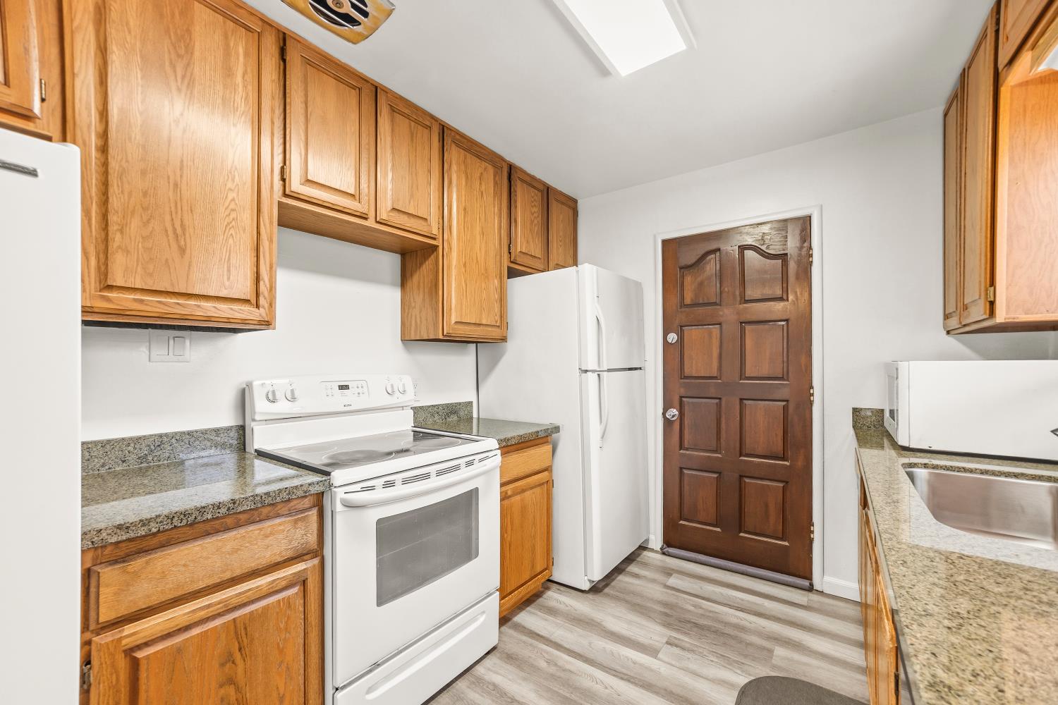 10513 Spaulding Way Rancho Cordova, CA 95670 - Photo 11 of 31