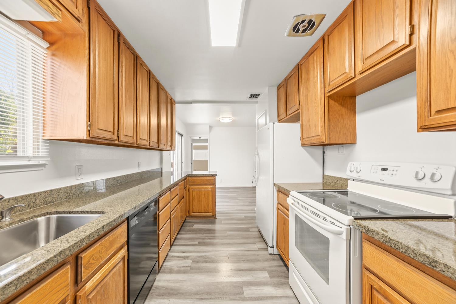 10513 Spaulding Way Rancho Cordova, CA 95670 - Photo 14 of 31