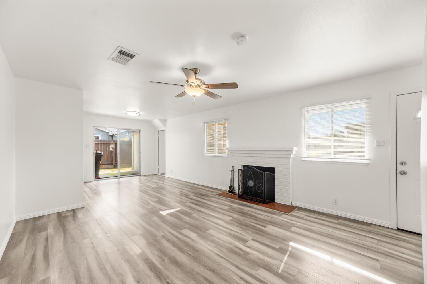 10513 Spaulding Way Rancho Cordova, CA 95670 - Photo 7 of 31