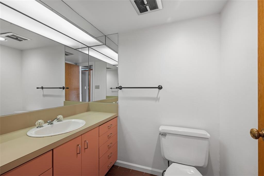 5 Bayard Road, Unit 219 Pittsburgh, PA 15213 - Photo 20 of 35 a bathroom with a sink toilet and tub