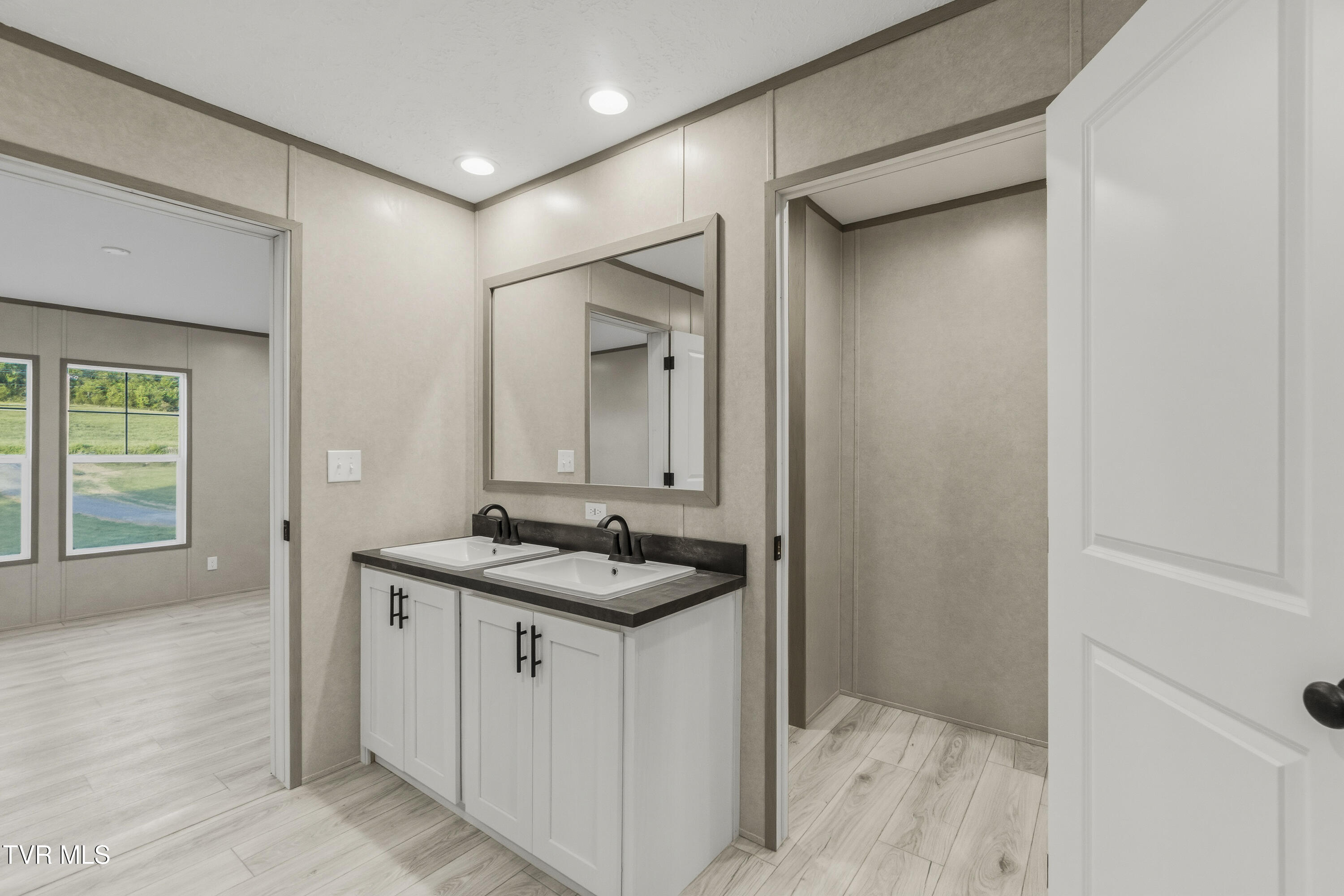 555 McDonald Road Midway, TN 37809 - Photo 20 of 38 Master Bathroom