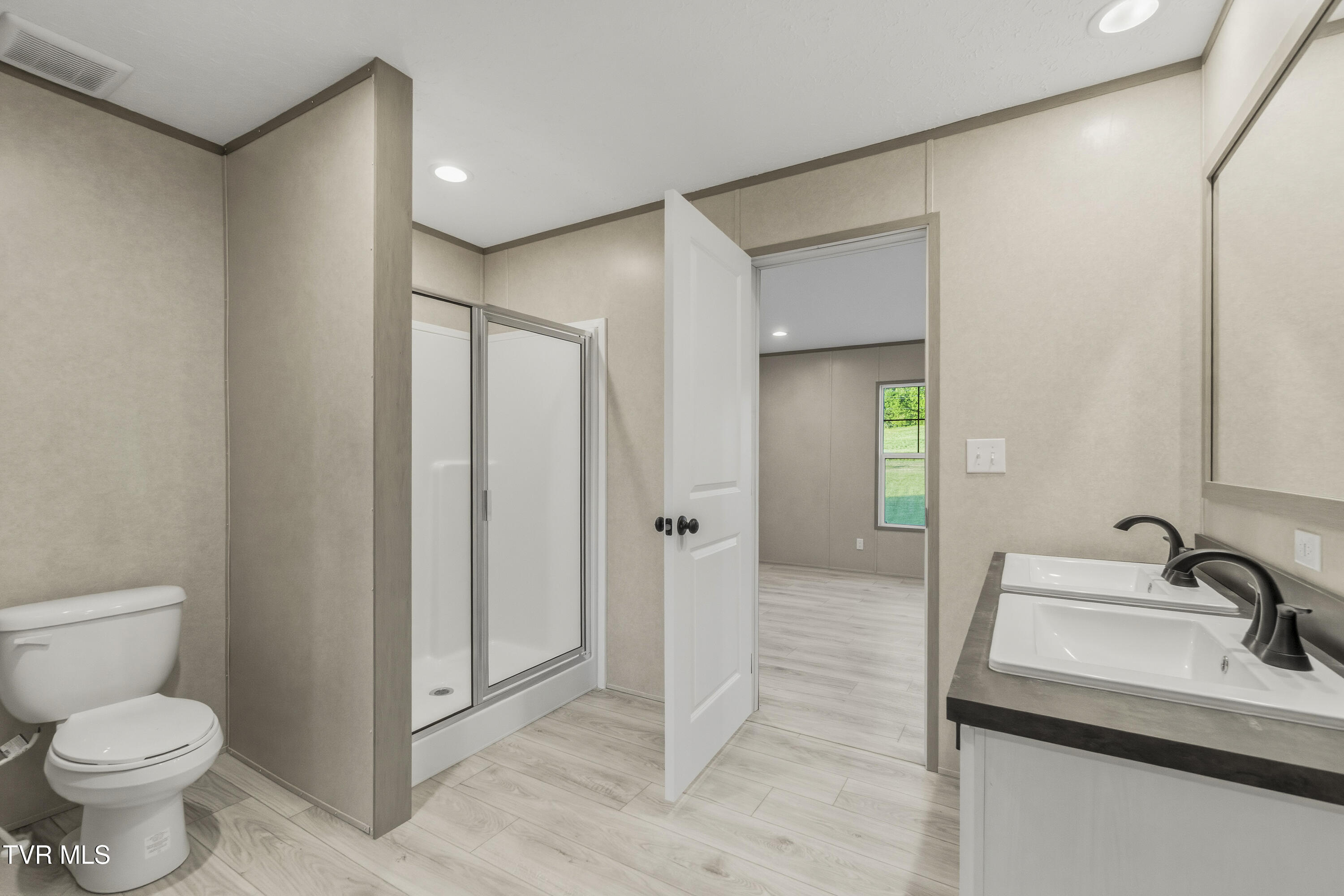 555 McDonald Road Midway, TN 37809 - Photo 21 of 38 Master Bathroom