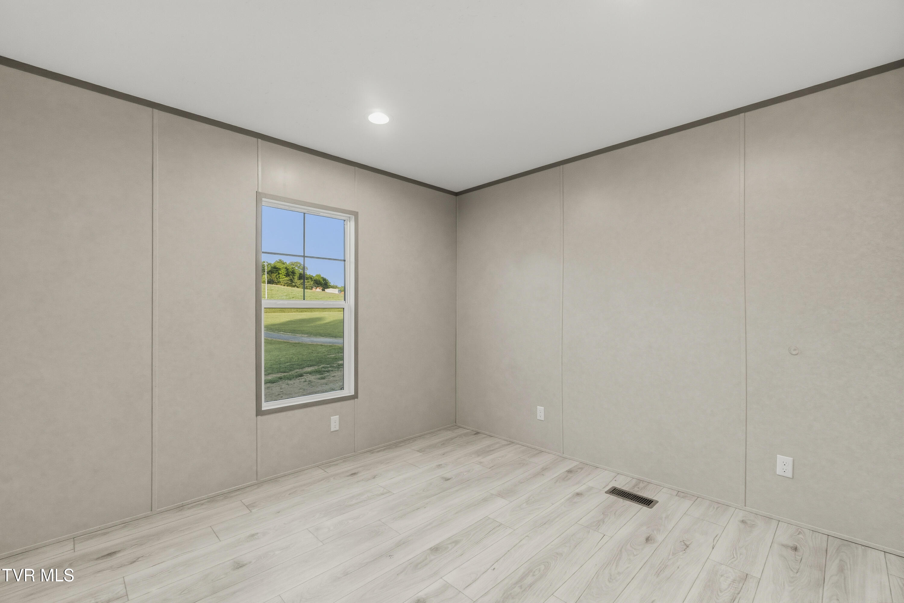 555 McDonald Road Midway, TN 37809 - Photo 23 of 38 2nd Bedroom