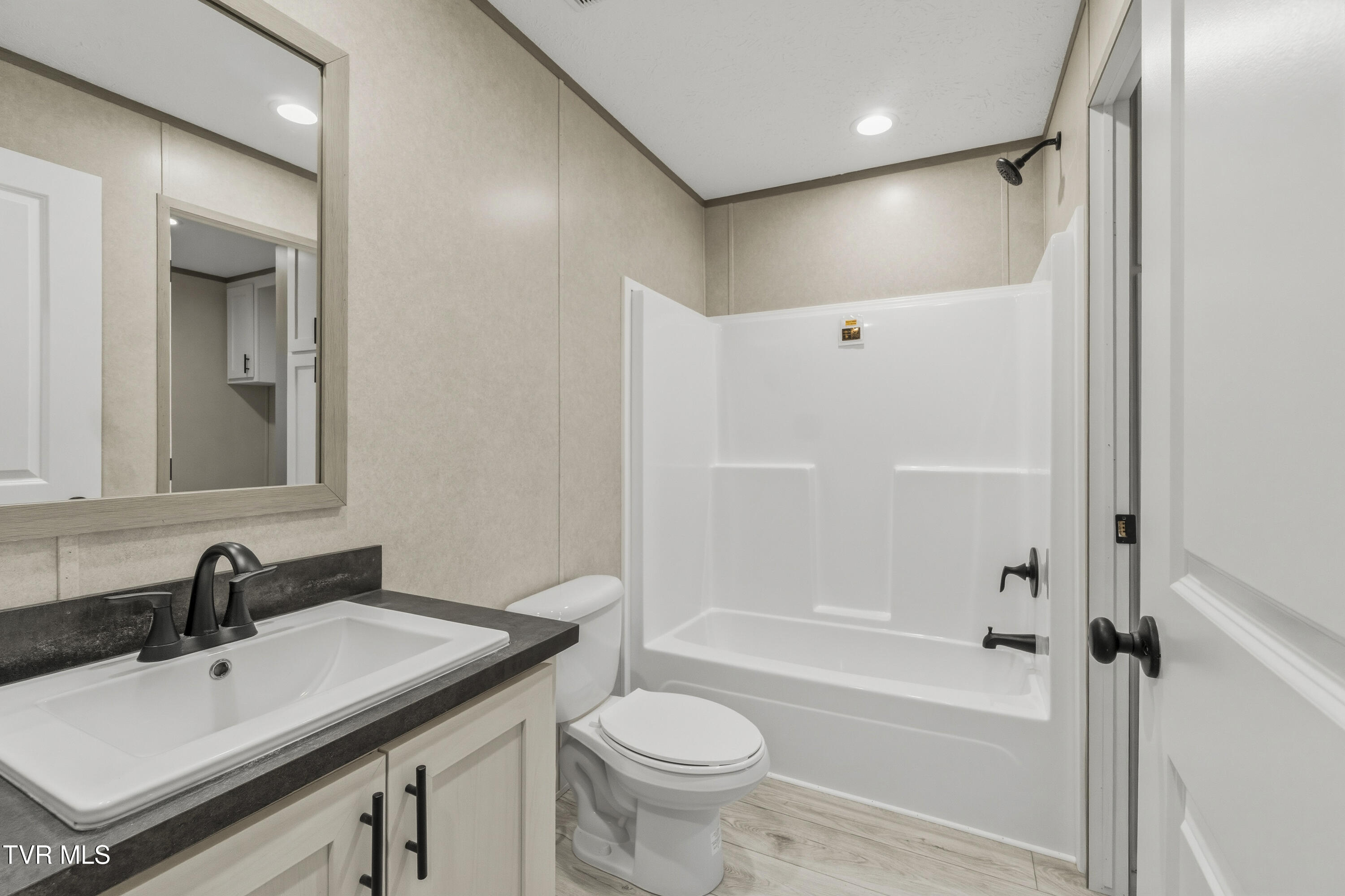 555 McDonald Road Midway, TN 37809 - Photo 25 of 38 2nd Bathroom