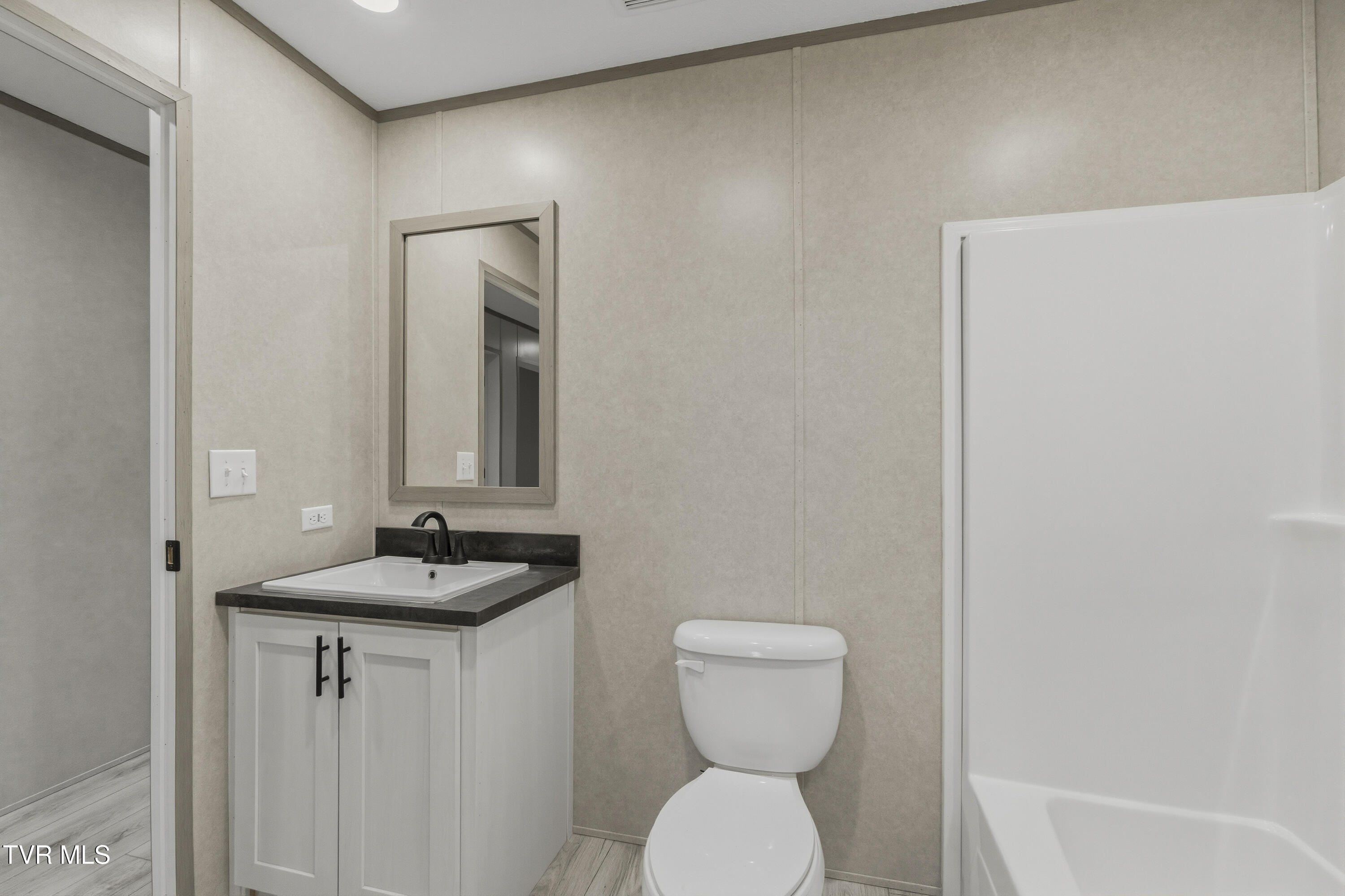 555 McDonald Road Midway, TN 37809 - Photo 26 of 38 2nd Bathroom