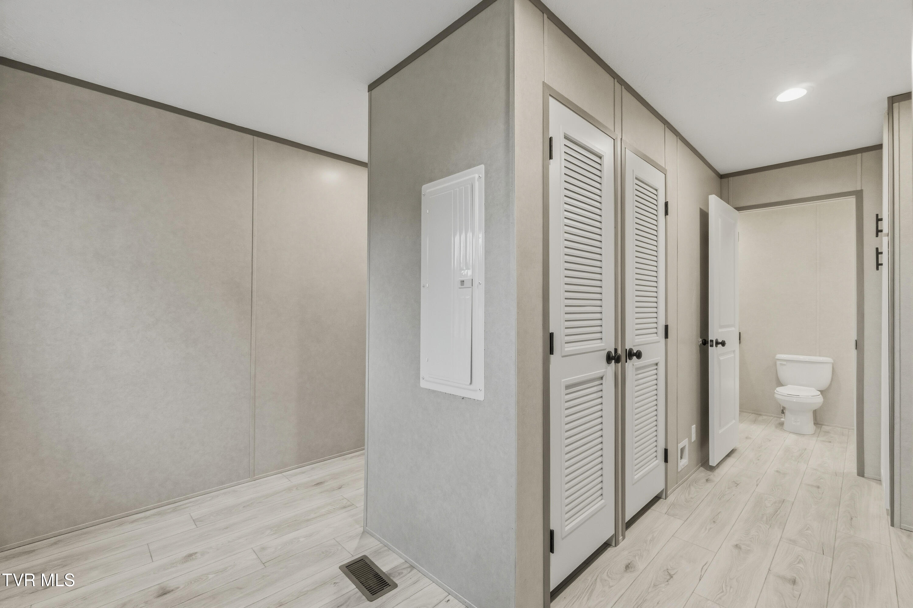 555 McDonald Road Midway, TN 37809 - Photo 33 of 38 Mudroom/Laundry/Back