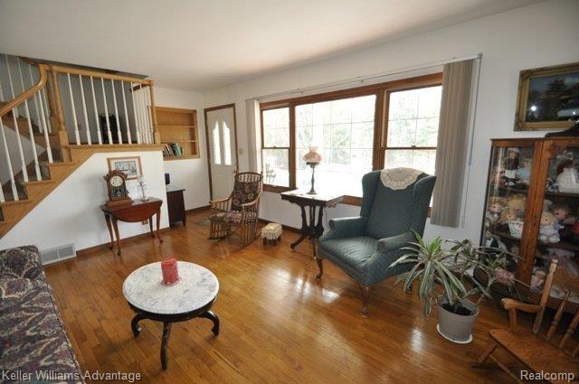 6120 North Burkhart Road Howell, MI 48855 - Photo 3 of 25 Living Room