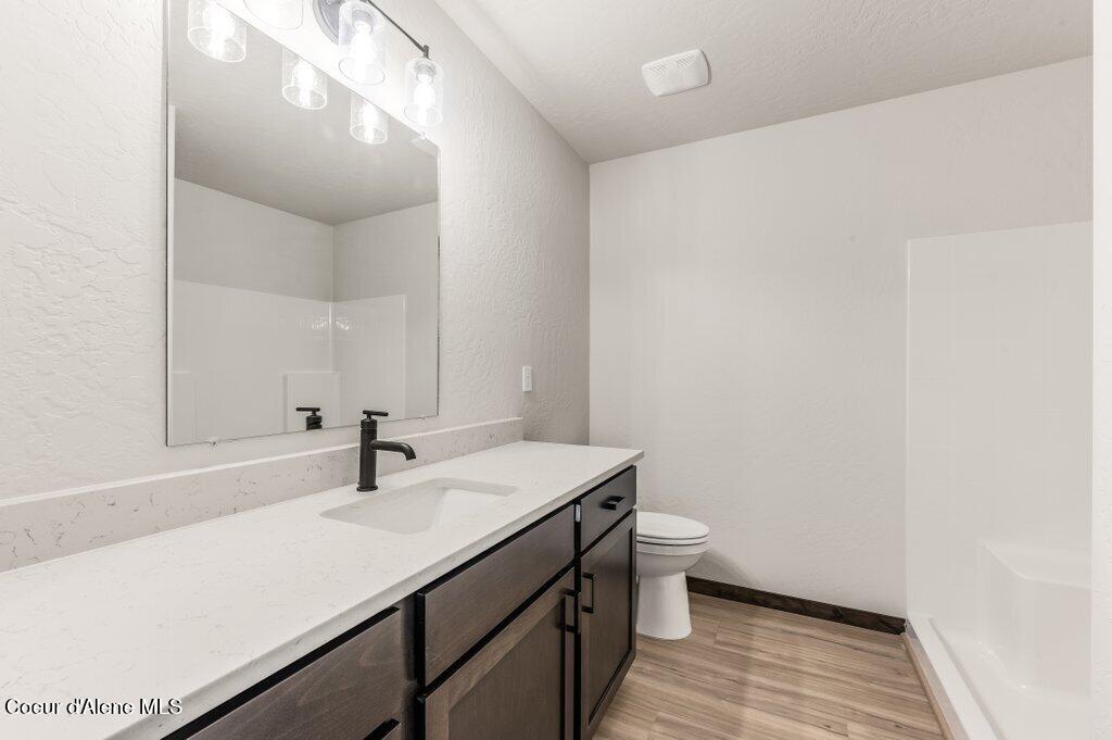 511 Lower Rio Vista Street Osburn, ID 83849 - Photo 14 of 22 14. Primary Bath