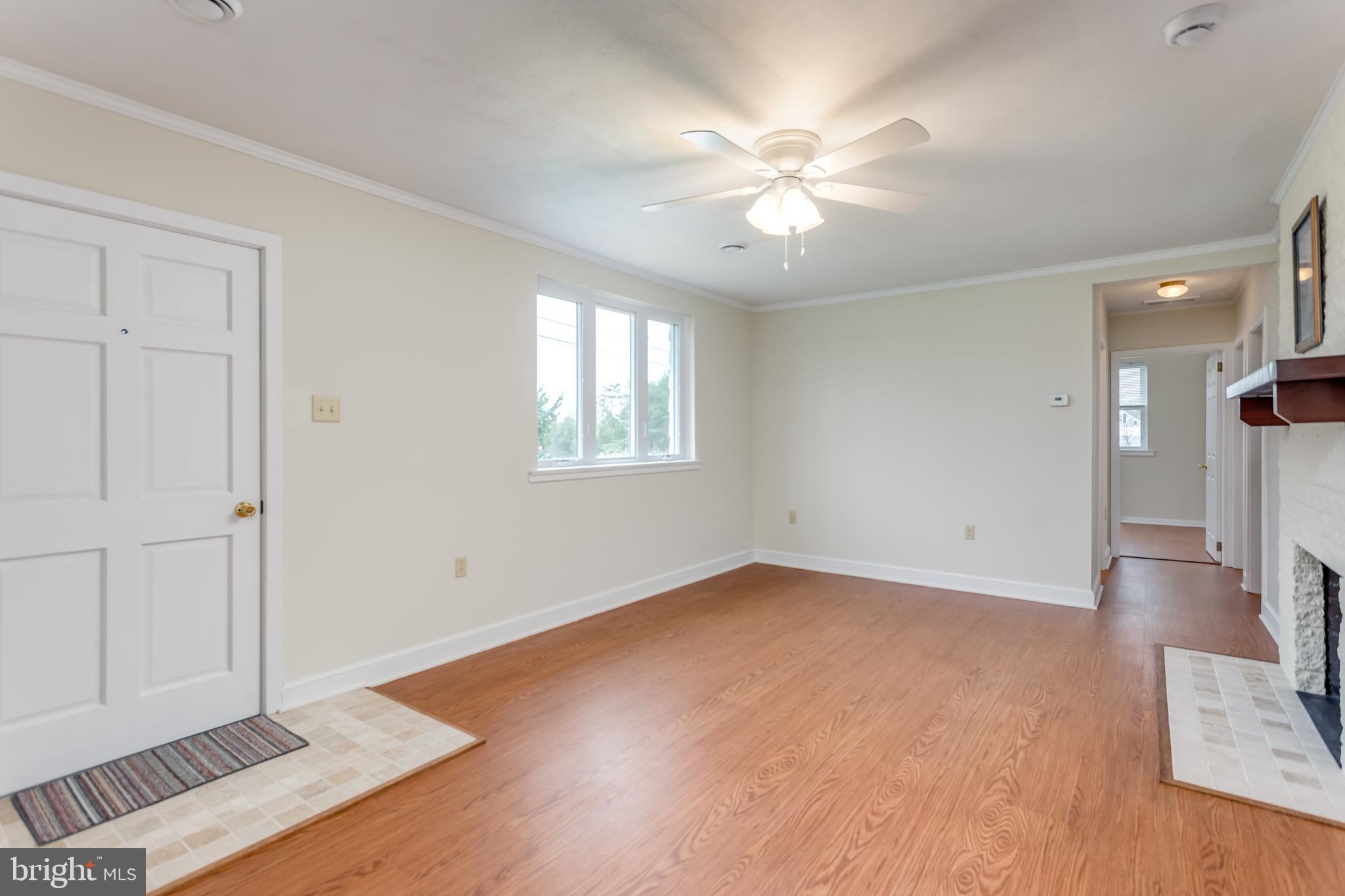 6233 Strasburg Road Strasburg, VA 22657 - Photo 24 of 40 LIVINGROOM