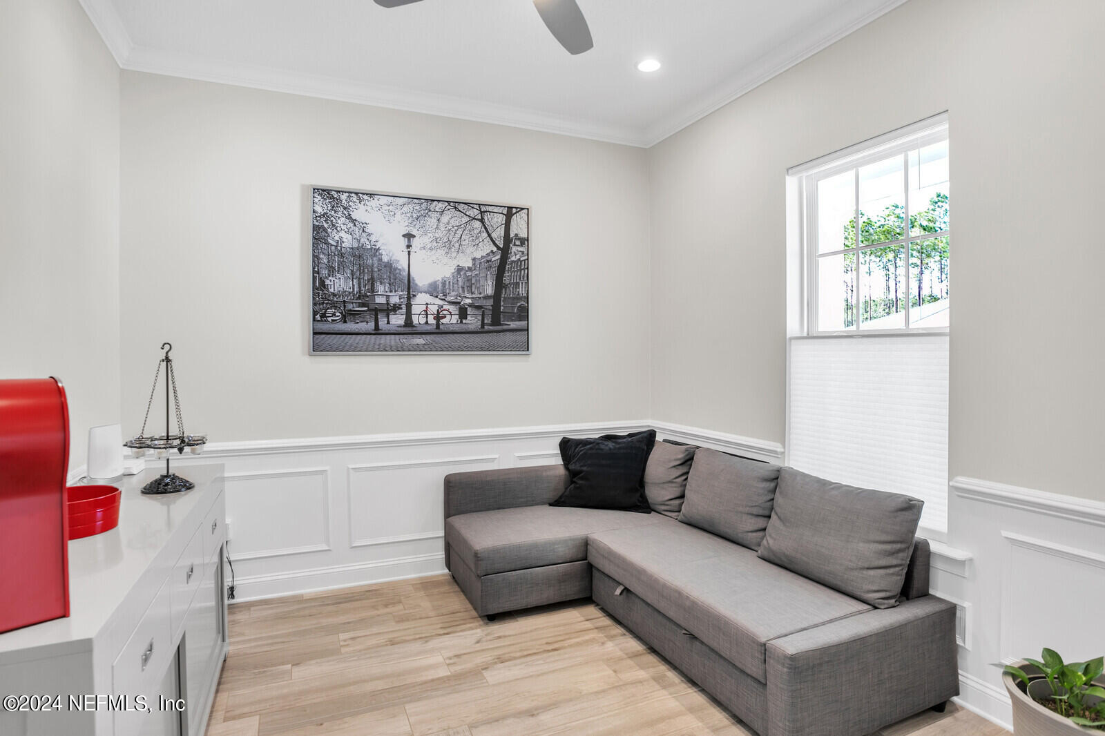 240 Pine Haven Drive St. Johns, FL 32259 - Photo 4 of 46 a living room with furniture and a window