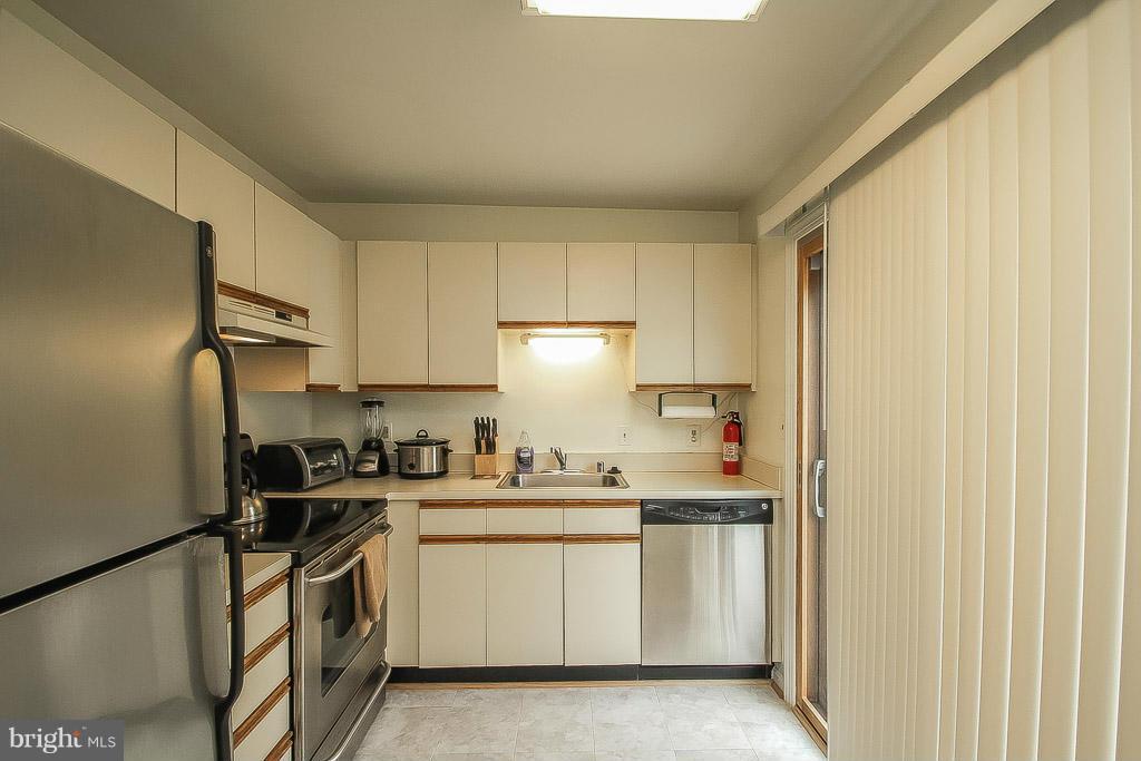 11029 Sentry Ridge Road, Unit 11 Manassas, VA 20109 - Photo 13 of 30 a kitchen with a sink a stove and refrigerator