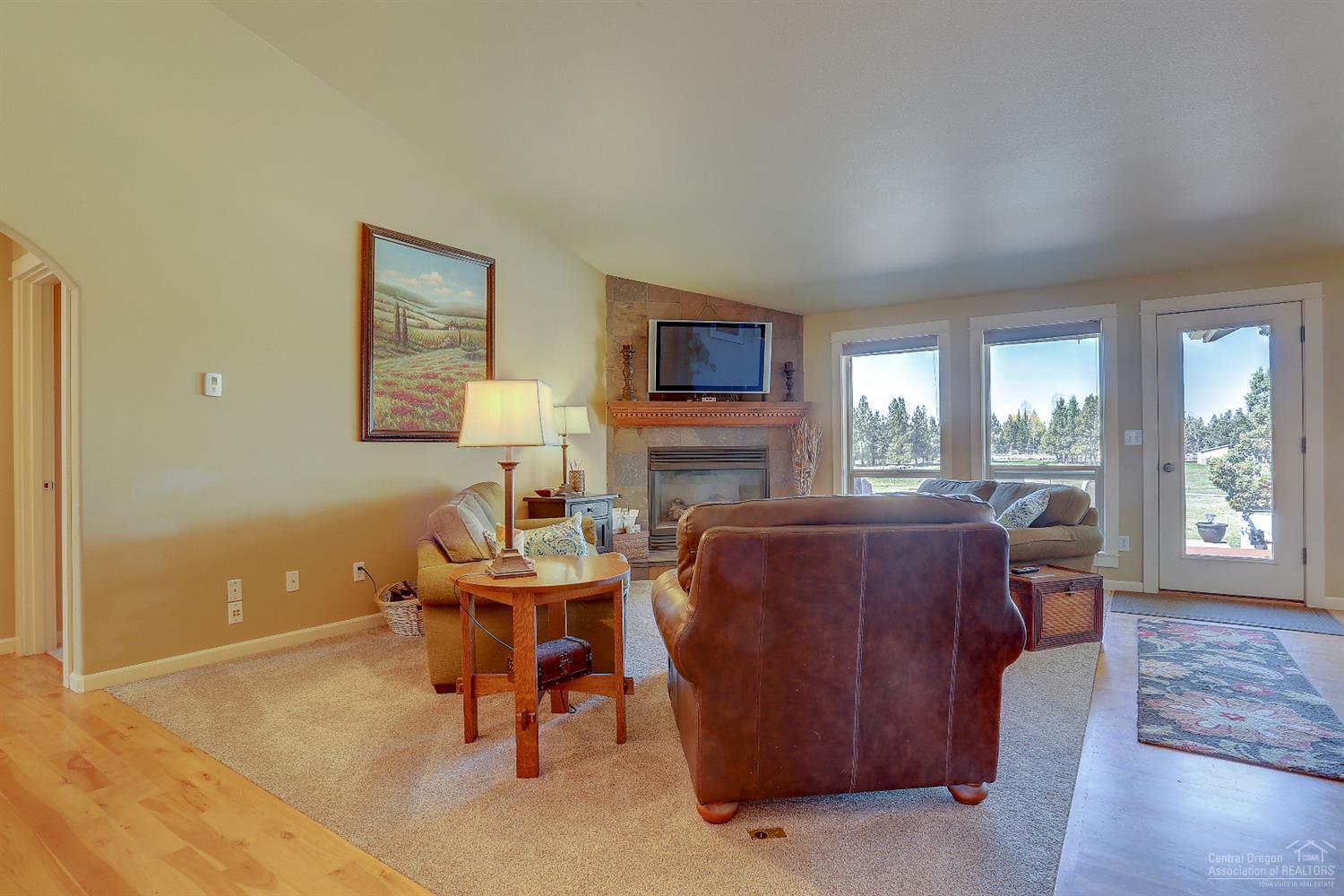 62515 Waugh Road Bend, OR 97701 - Photo 4 of 25 Gallery Image 4