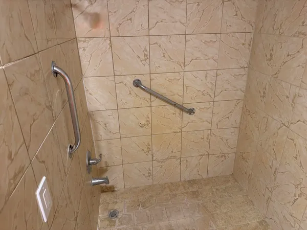 $2,800 | 6184 Southeast Orange Blossom Trail, Hobe Sound, FL 33455