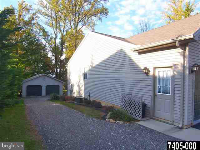 1880 Pin Oak Drive Spring Grove, PA 17362 - Photo 4 of 25 Gallery Image 4