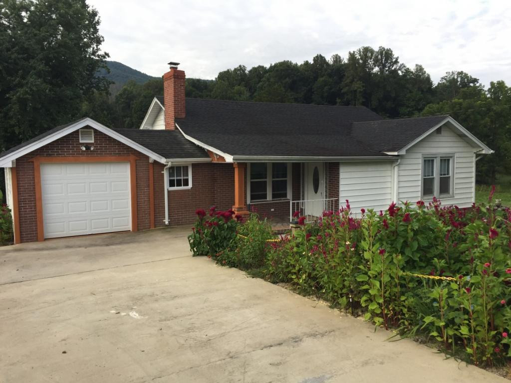 2425 Cherokee Road Johnson City, TN 37604 - Photo 1 of 30 Photo 1