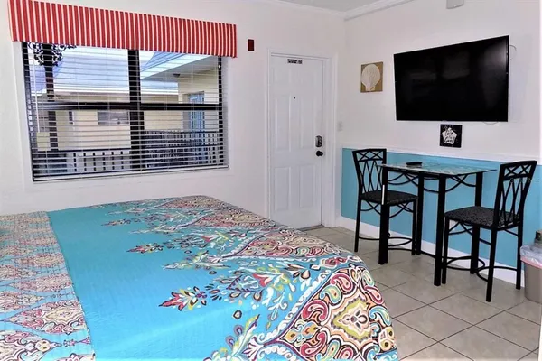 $1,150 | 16333 Gulf Boulevard, Unit 4, St. Petersburg, FL 33708