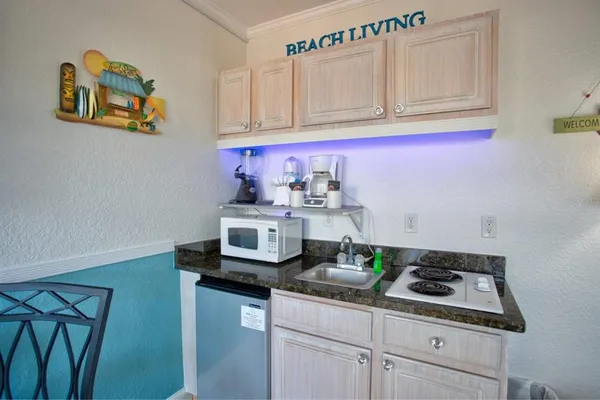 $1,150 | 16333 Gulf Boulevard, Unit 4, St. Petersburg, FL 33708