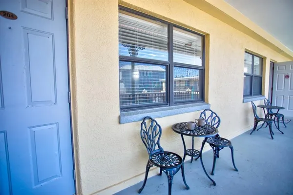 $1,150 | 16333 Gulf Boulevard, Unit 4, St. Petersburg, FL 33708