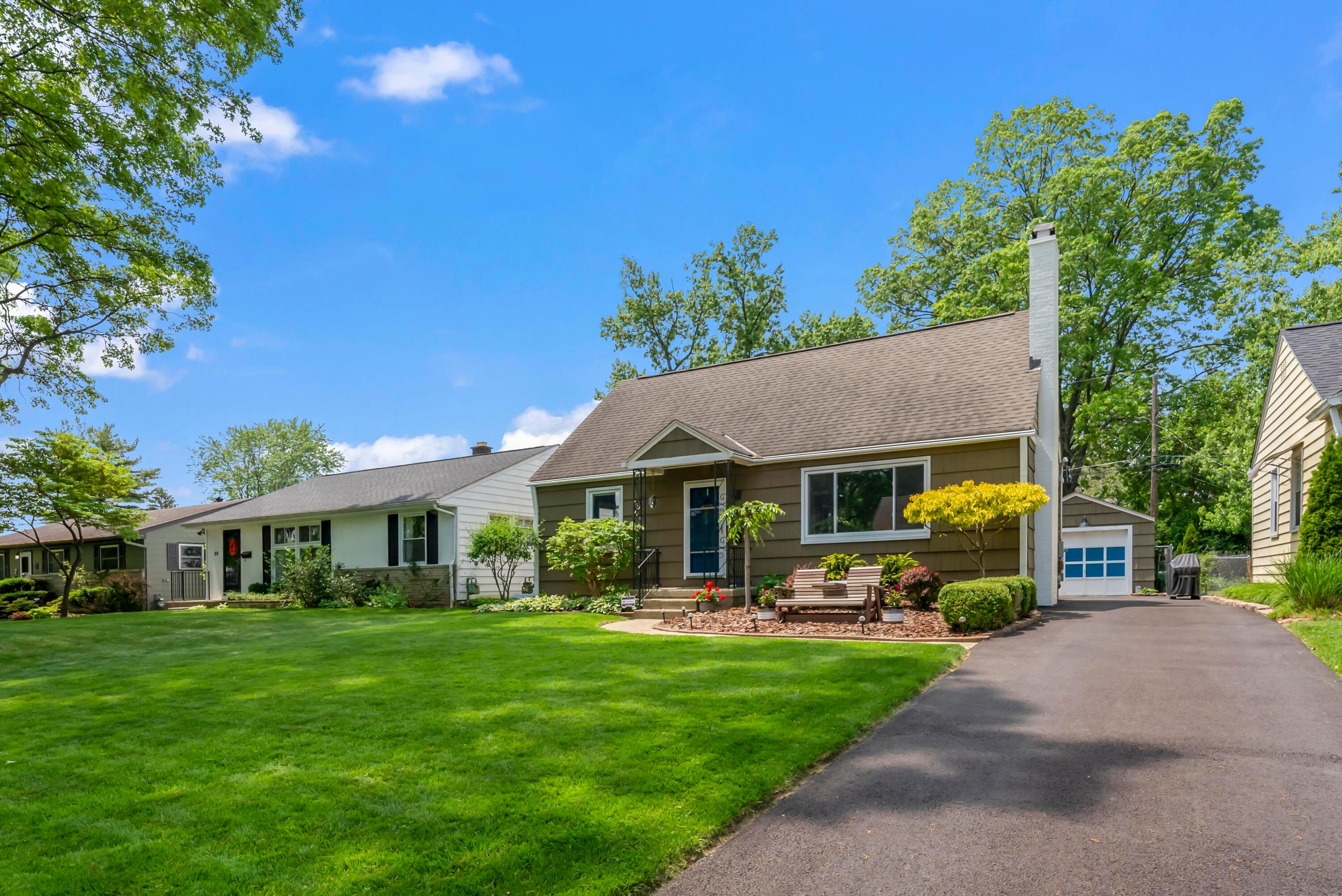 107 North Chesterfield Road Columbus, OH 43209 - Photo 3 of 34 DSC06378
