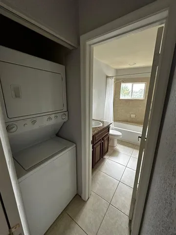 a view of utility room