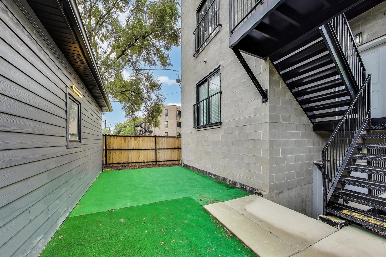 6363 South Ellis Avenue, Unit 2 Chicago, IL 60637 - Photo 17 of 18 a view of backyard with a garden