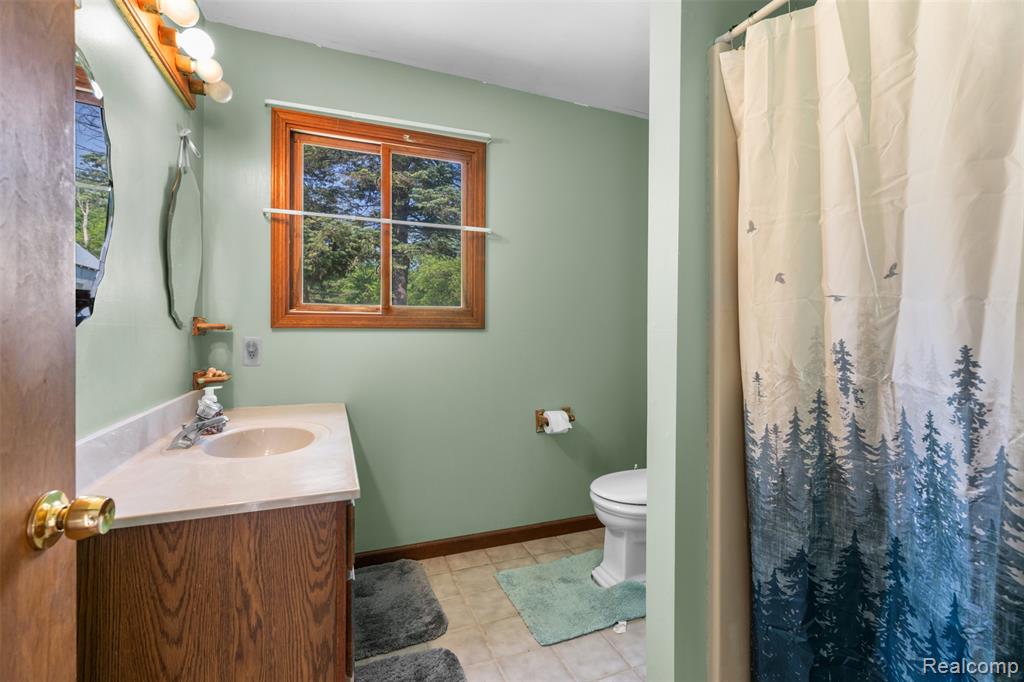 2431 Porter Road White Lake, MI 48383 - Photo 14 of 58