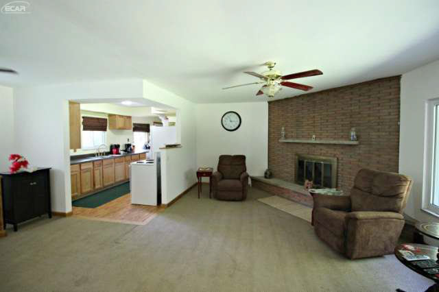 6244 Hartland Road Fenton, MI 48430 - Photo 12 of 23 21207797-11.JPG