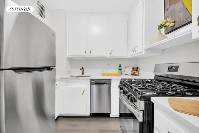 $650,000 | 245 East 25th Street, Unit 9E | Kips Bay