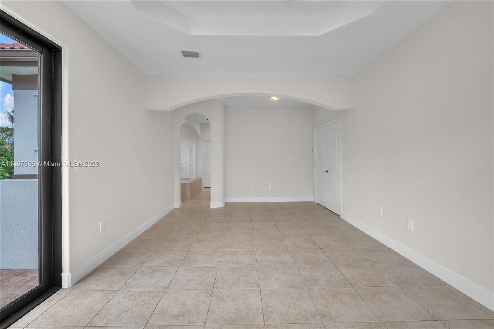 Tamiami Miami, FL 33184 - Photo 25 of 46 a view of an empty room