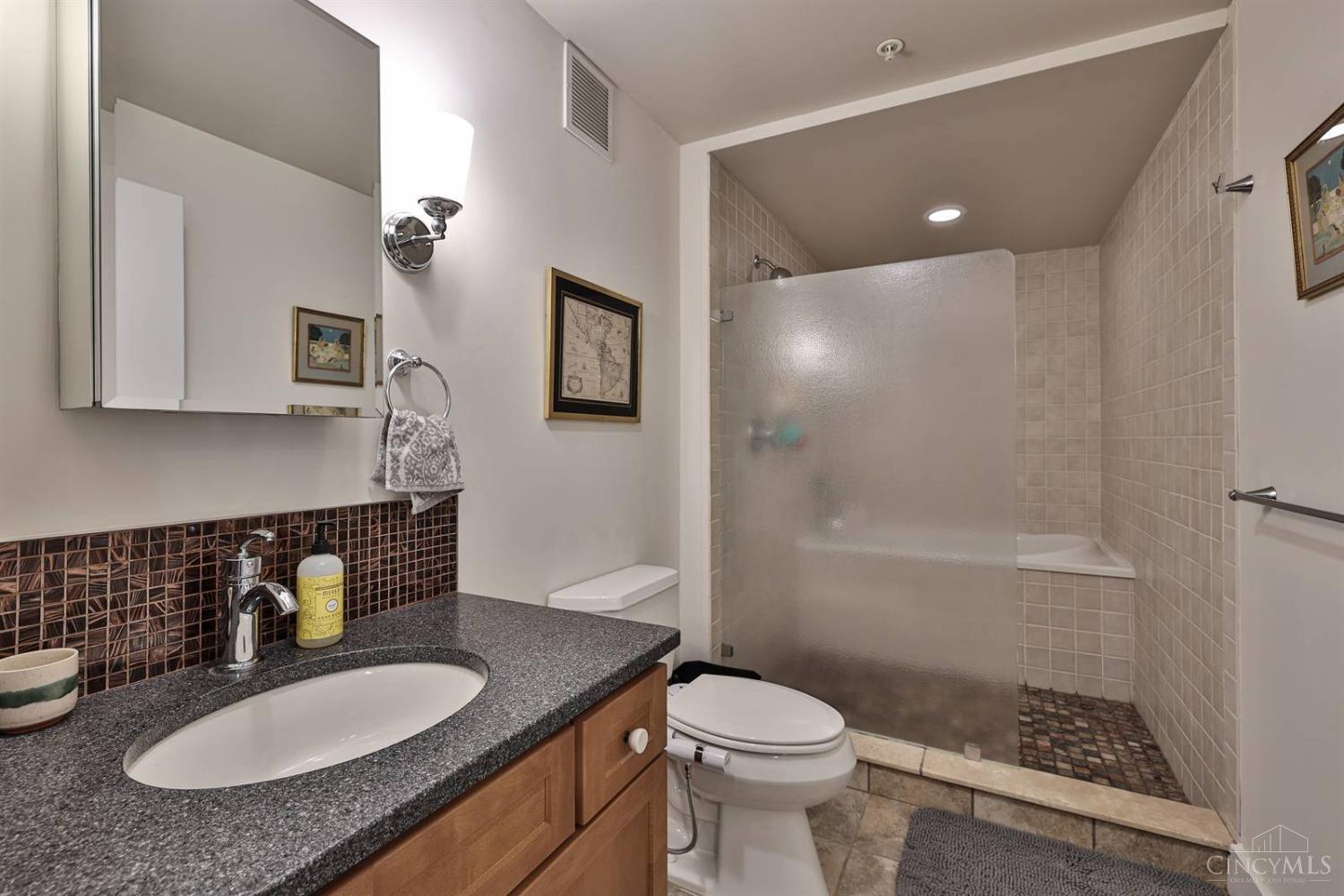 512 Reading Road, Unit 202 Cincinnati, OH 45202 - Photo 18 of 34