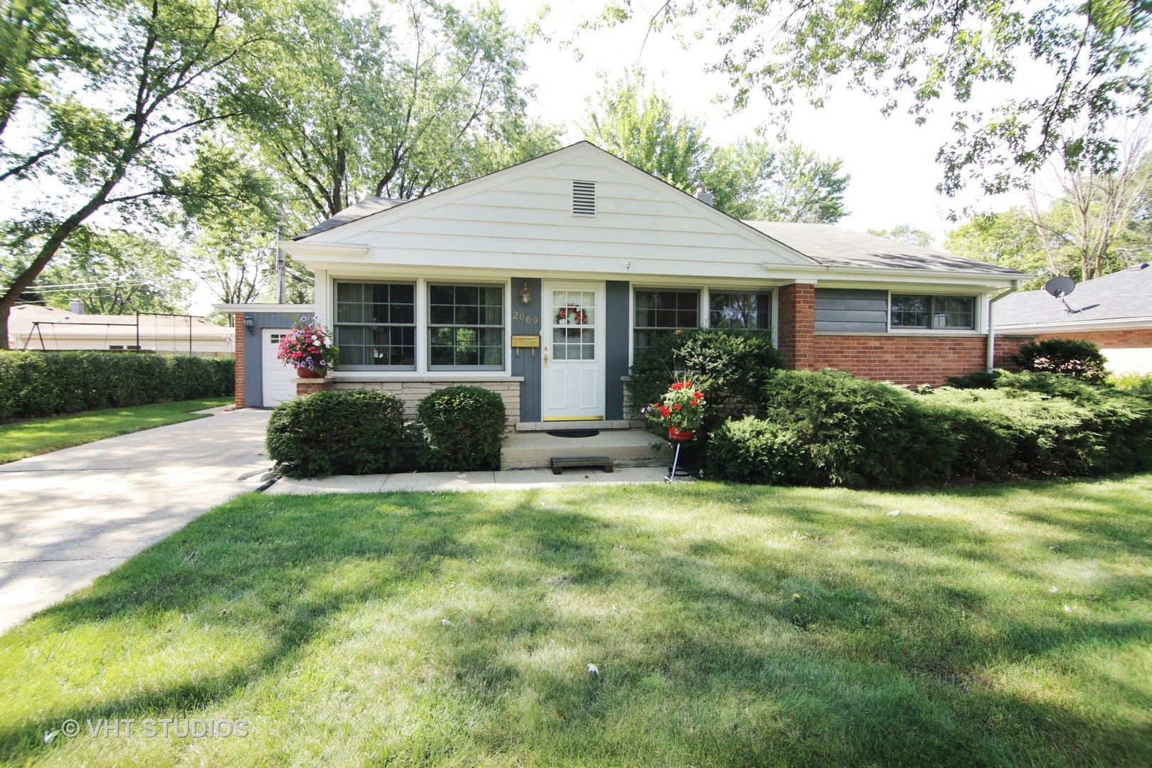 2069 Dundee Road Northbrook, IL 60062 - Photo 1 of 10 Gallery Image 1