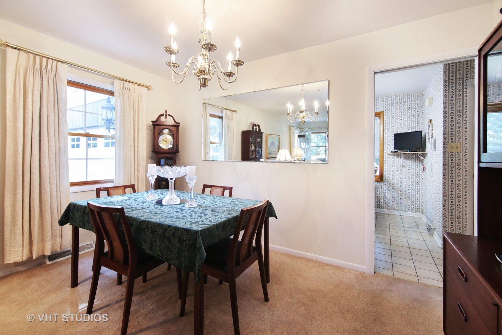 2069 Dundee Road Northbrook, IL 60062 - Photo 4 of 10 Gallery Image 4
