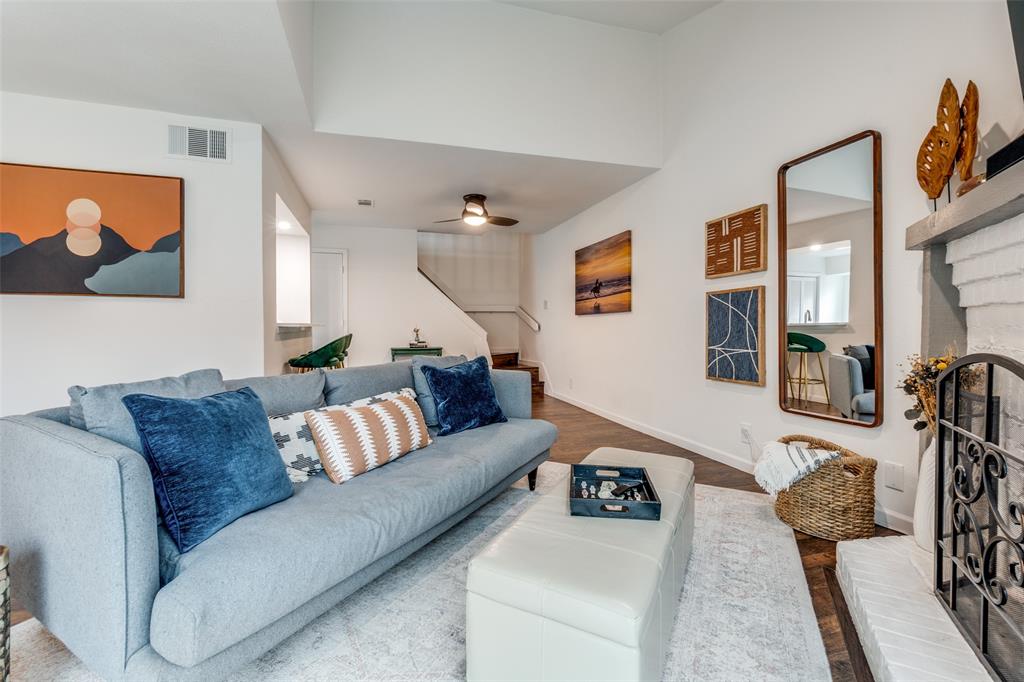 5200 Martel Avenue, Unit 6Q Dallas, TX 75206 - Photo 5 of 32 a living room with furniture and a flat screen tv