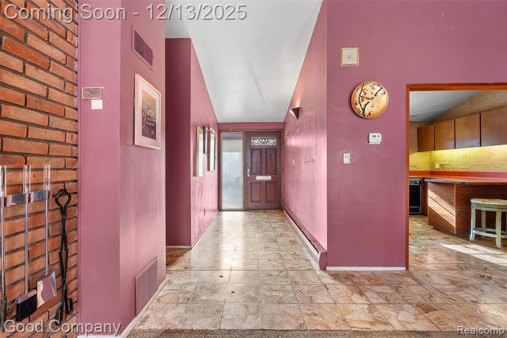 30080 Highmeadow Road Farmington Hills, MI 48334 - Photo 9 of 37 Gallery Image 9