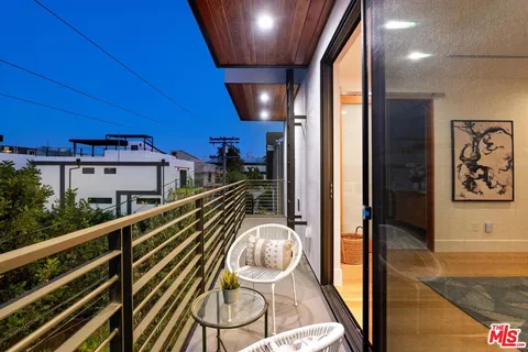 a picture of a wall with a white wall