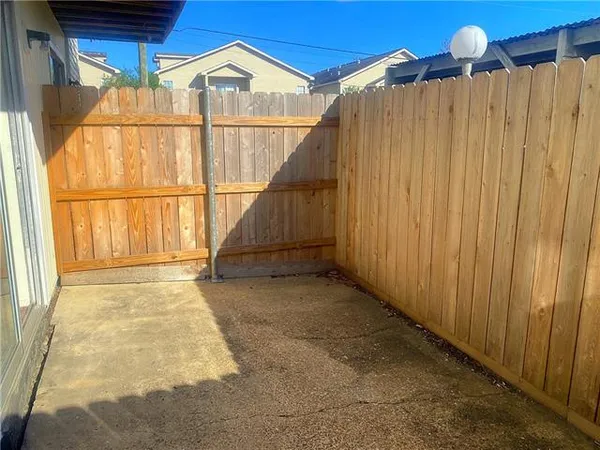 $950 | 2300 Pasadena Avenue, Unit 305, Metairie, LA 70001