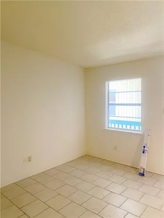 $950 | 2300 Pasadena Avenue, Unit 305, Metairie, LA 70001