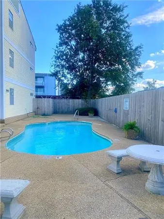 $950 | 2300 Pasadena Avenue, Unit 305, Metairie, LA 70001