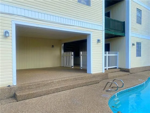 $950 | 2300 Pasadena Avenue, Unit 305, Metairie, LA 70001